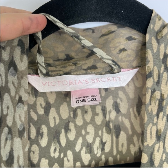 Women's Robe - Picture 2 of 2